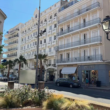 Terrasse Vue Saint-raphaël - Plages, Et Gare à Pied