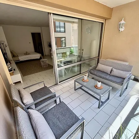 Terrasse Vue Saint-raphael - Plages, Et Gare A Pied Сен-Рафаэль