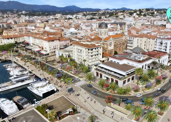 Terrasse Vue Saint-raphael - Plages, Et Gare A Pied
