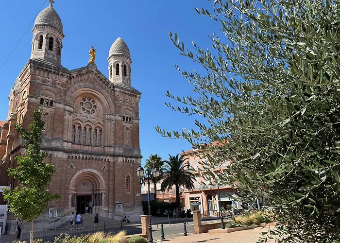 Terrasse Vue Saint-raphael - Plages, Et Gare A Pied Сен-Рафаэль