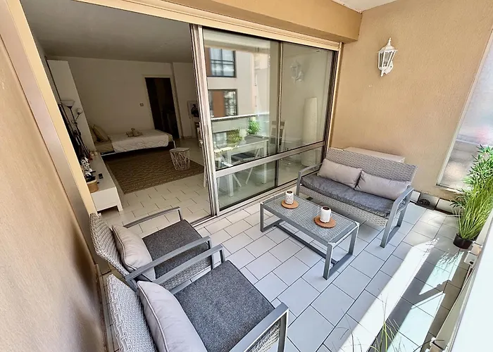 Terrasse Vue Saint-raphael - Plages, Et Gare A Pied Сен-Рафаэль